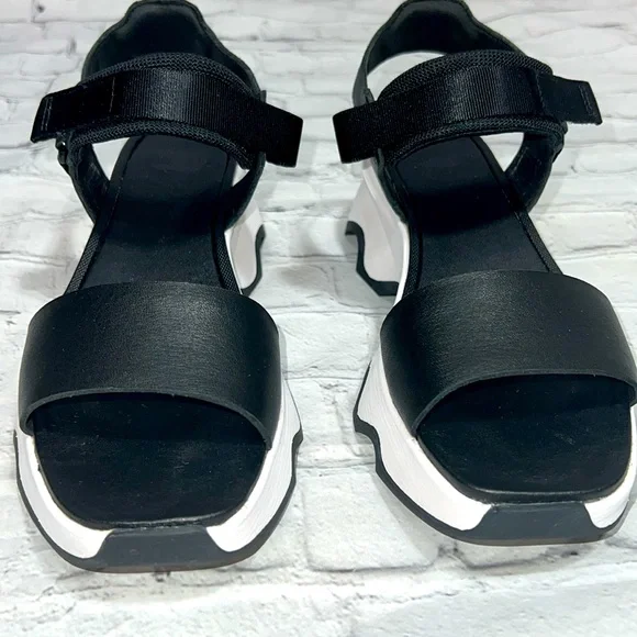 Sorel Kinetic Y-Strap Black Sandals - Women’s Size 10 - Picture 6 of 16